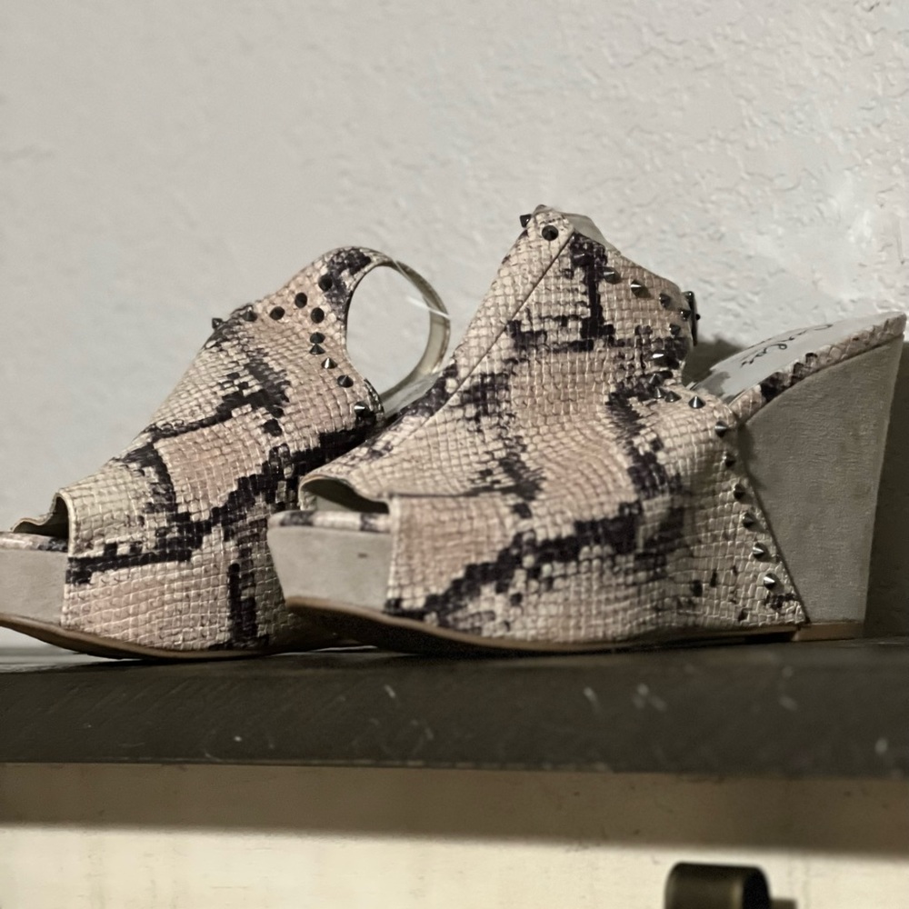 Carlos Santana heels/wedges